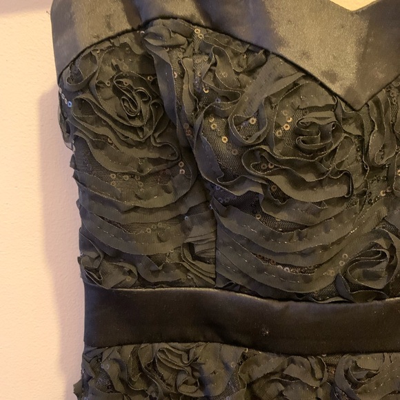 Black peplum dress - Picture 3 of 3